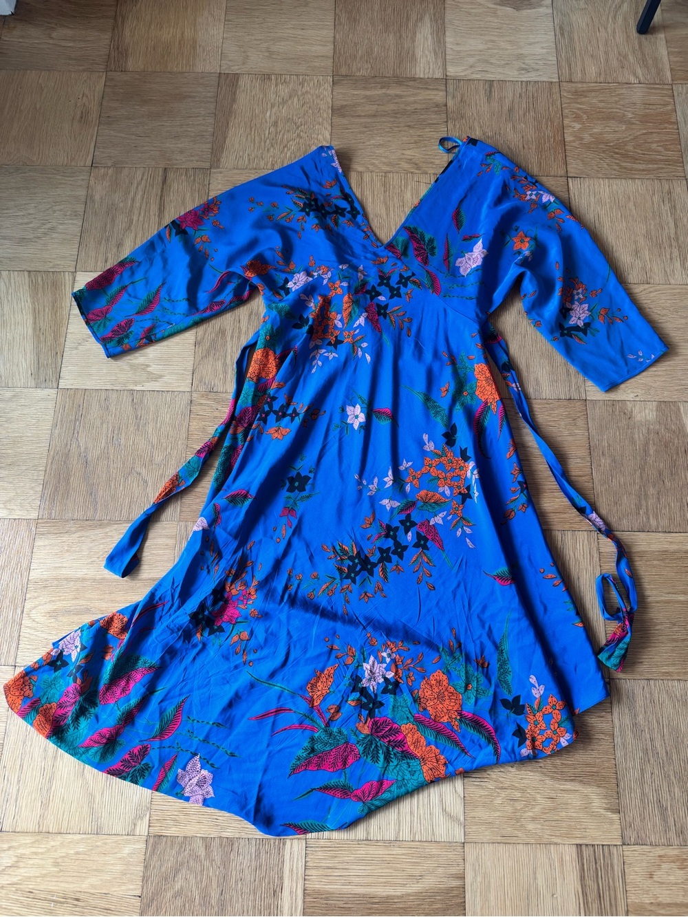 Diane Von Furstenberg DVF Blue Floral Wrap Dress Camden Cove Medium Silk - Picture 4 of 9